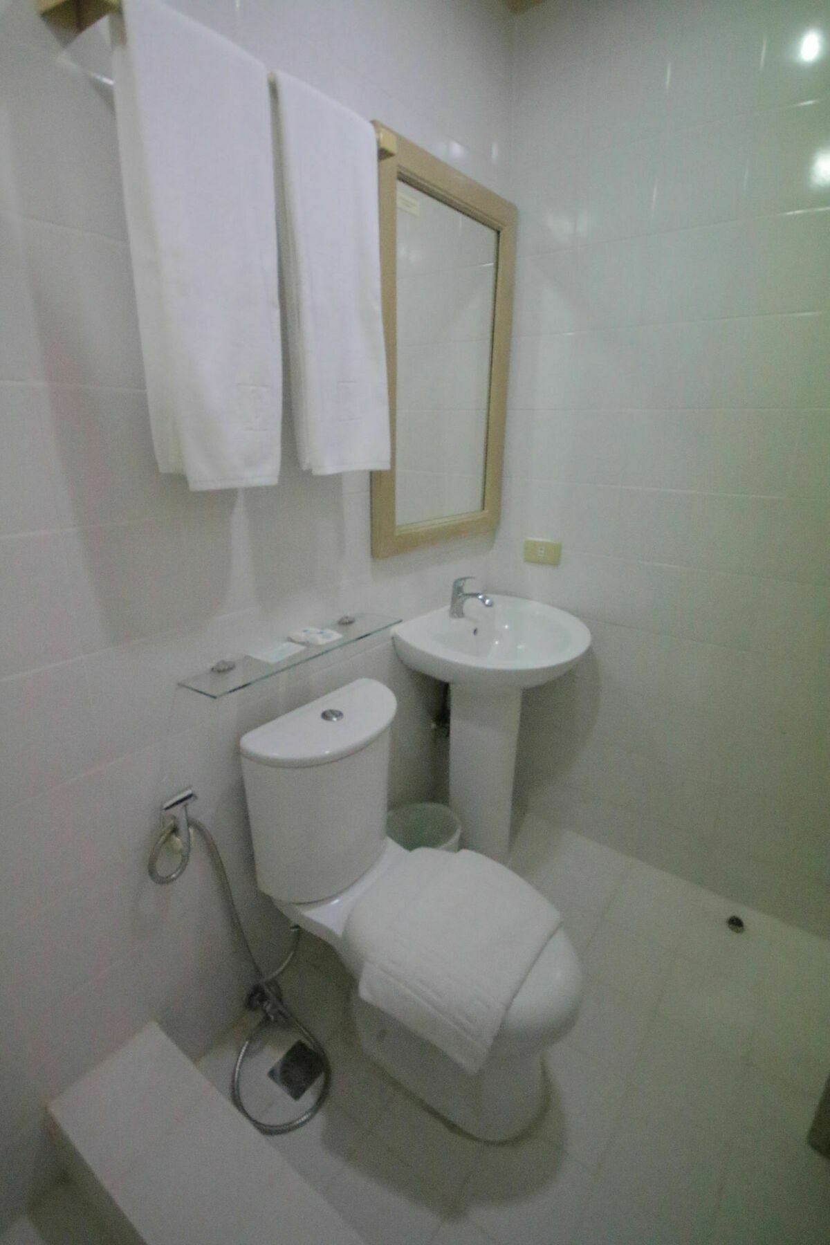 Roxas President'S Inn Esterno foto